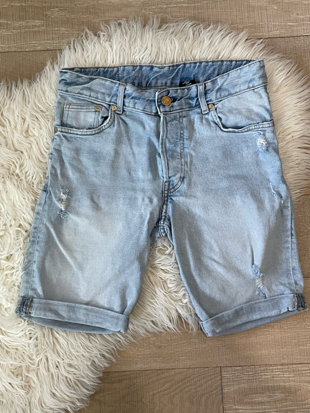 &Denim Light Wash Cotton Slim Fit Shorts (30)